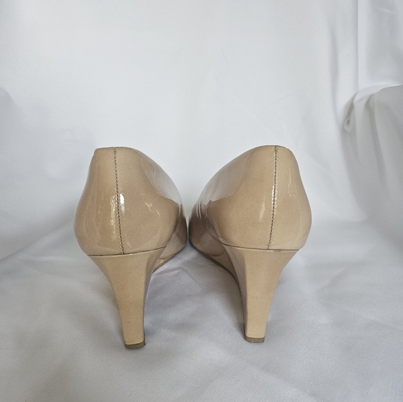 Stuart Weitzman Patent Leather Wedge Heel. Size 9m. - Picture 6 of 7